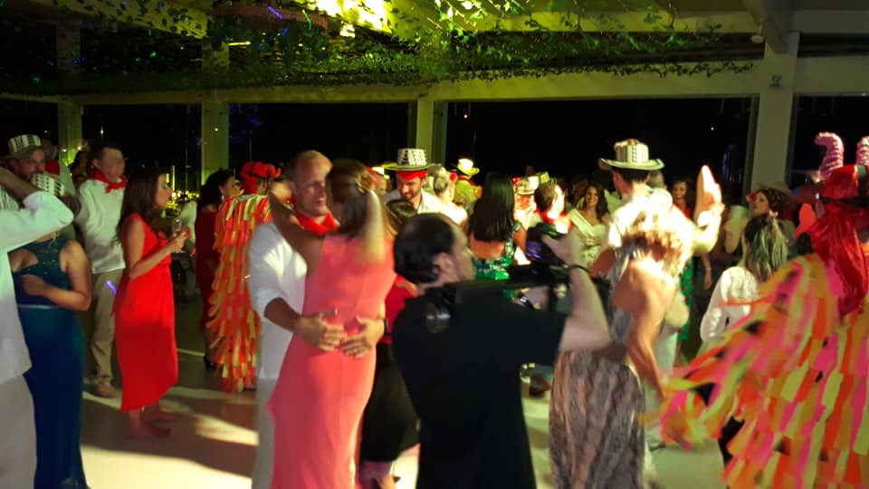 Trío con Yamaha al aire libre